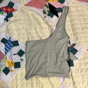 Brand: American eagle. Size: small. Color: green. Selling for: $5